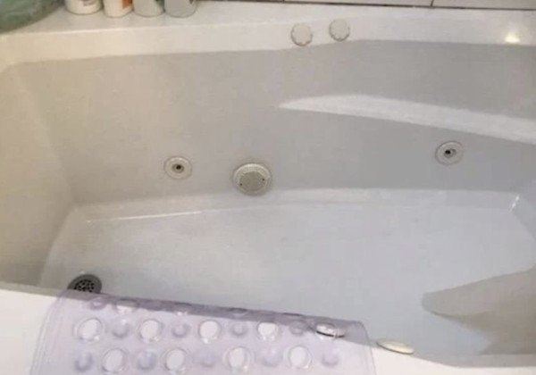 Deep Cleaning in East Falmouth, MA (1)